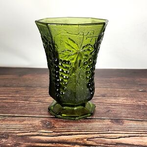 Vintage Anchor Hocking Avocado Green Footed Grape Glass vase